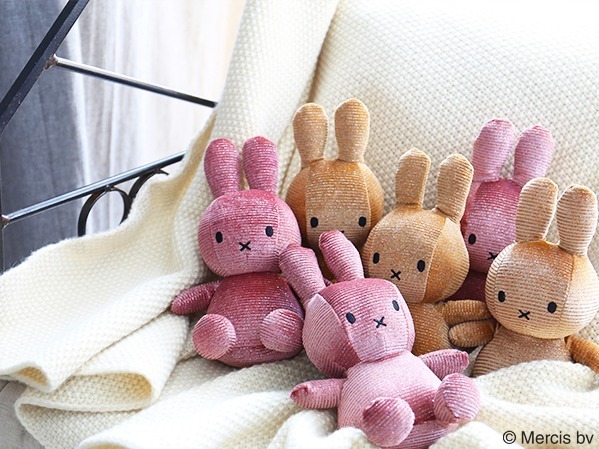 ミッフィー“コーデュロイ”クリスマス限定ぬいぐるみ、きらめくラメ糸