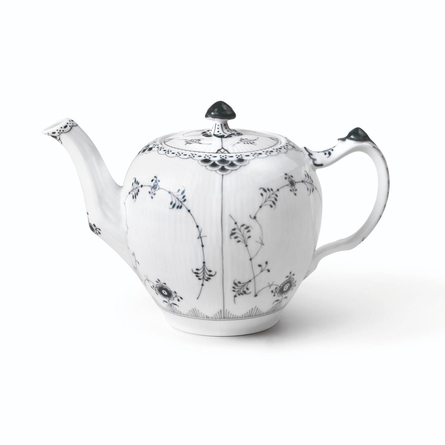 ロイヤル コペンハーゲン“黒レース”新作テーブルウェア、カタツムリが