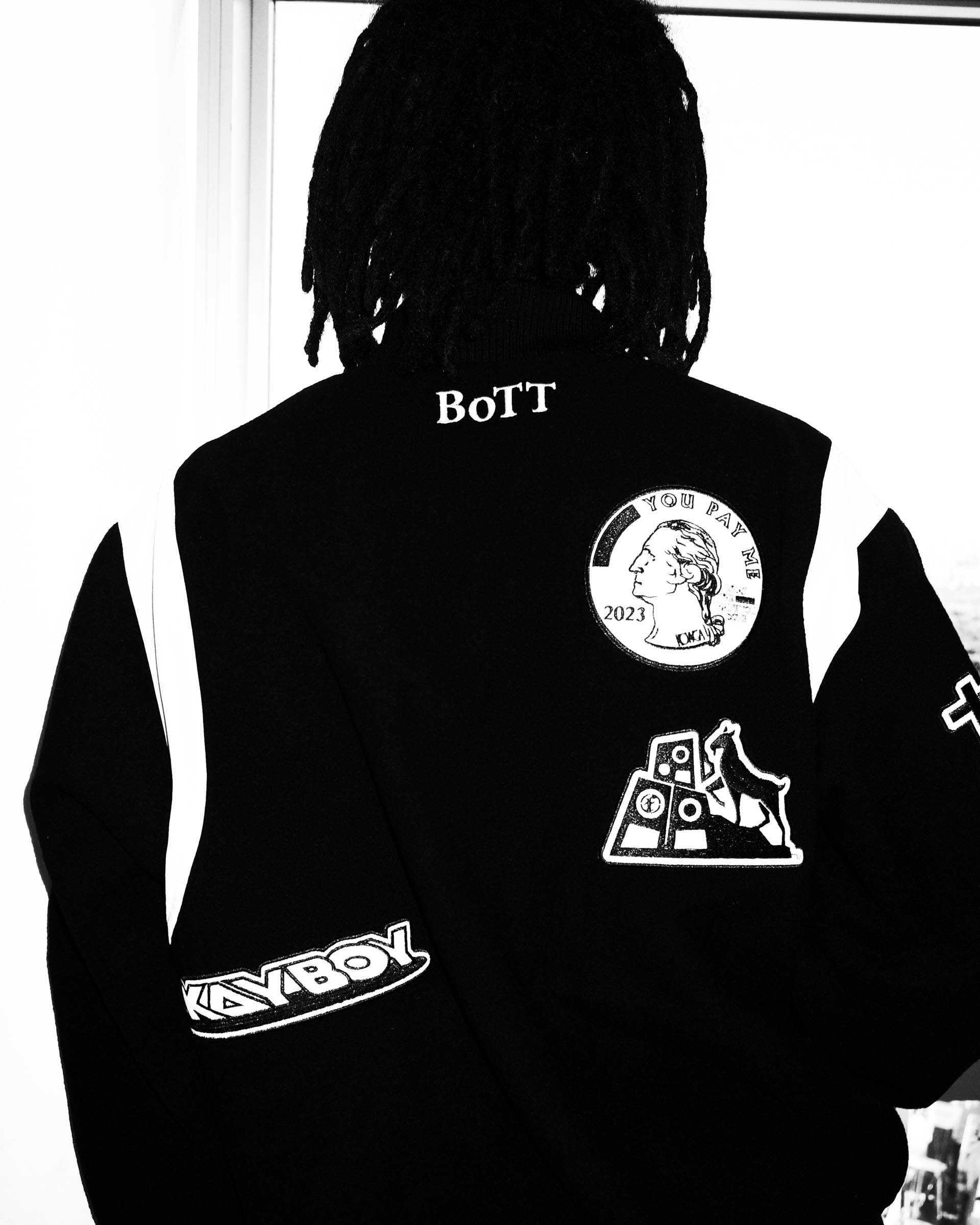 ボットとLAポップロックバンド「レイニー」がコラボ フーディーとT