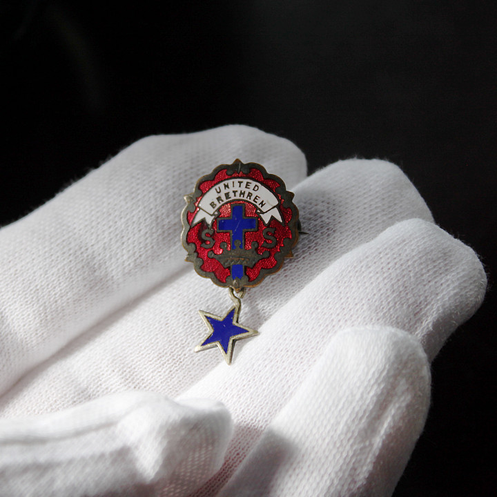 USAヴィンテージピンバッジ赤・星付｜キリスト教聖品UNITED BRETHREN