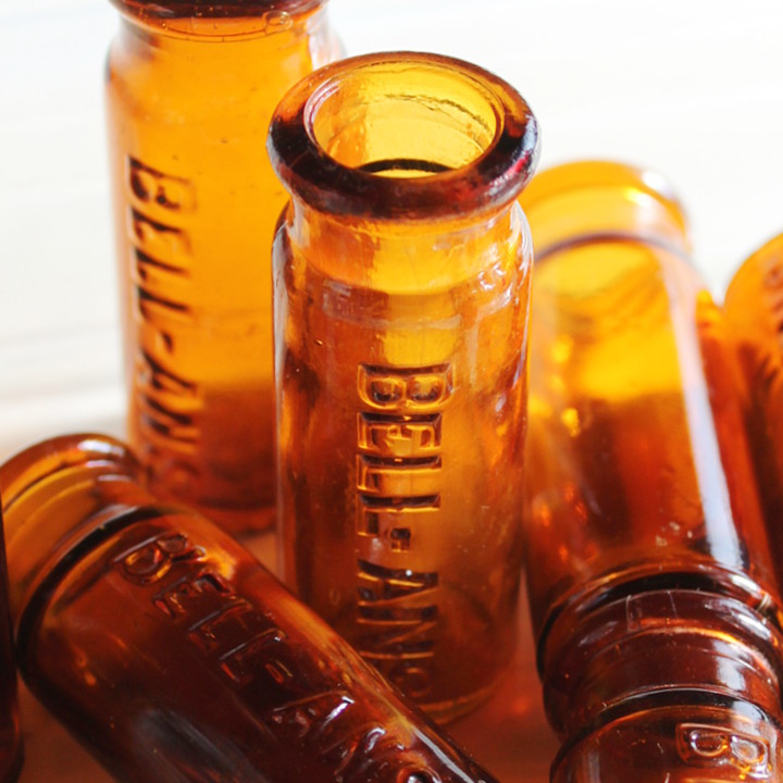 USAヴィンテージアンバーガラスミニメディシンボトル｜BELL ANS薬瓶