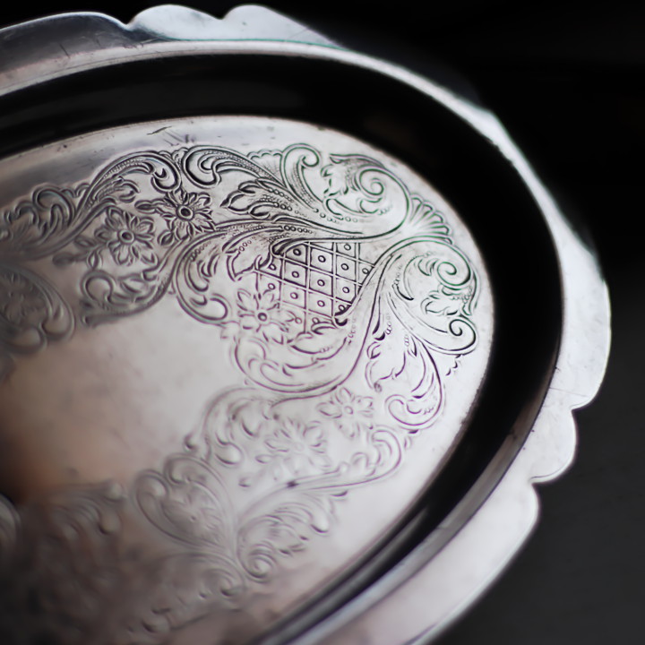 英国イギリス製ヴィンテージシルバープレートトレー彫刻装飾エングレー