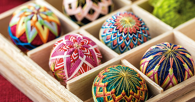 人気の和の手芸「手鞠」が、ころんと愛らしい飴玉サイズに！ - 刺し子