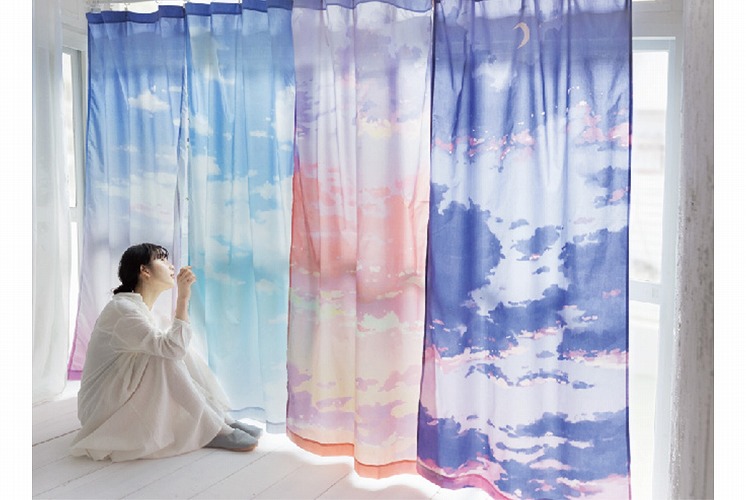 カーテンでお部屋を模様替え！ 窓いっぱいに、空と海を | Kraso