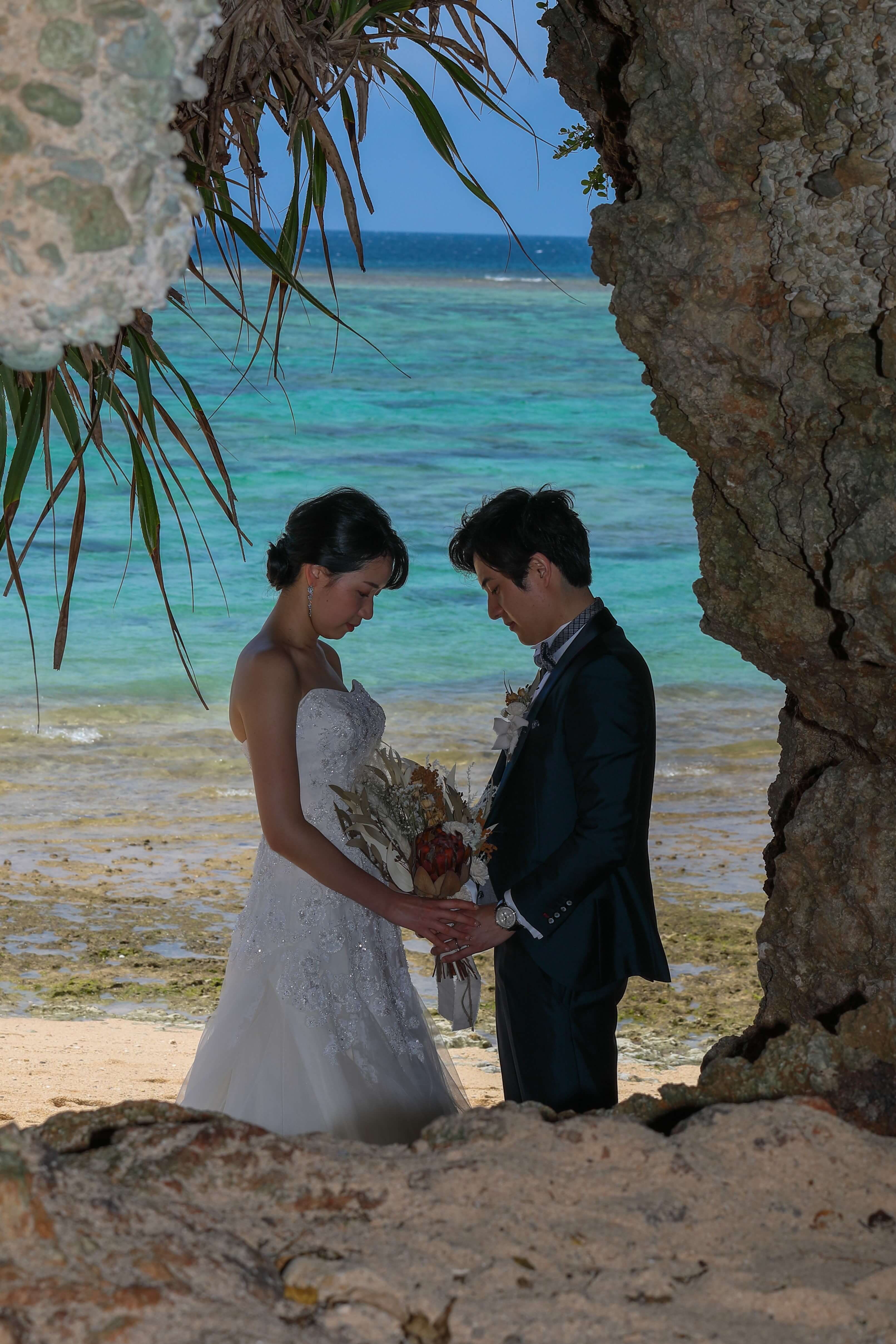 真栄田岬で沖縄PHOTO WEDDING!! ＜ビーチ撮影編＞ | リゾート