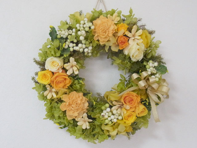 プリザーブドローズ（イエロー）とグリーンアジサイのリース〜ずっと