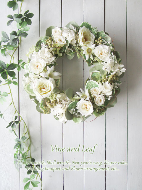 ホワイトローズとユーカリポポラスのリース〜長く飾れるプリザーブド