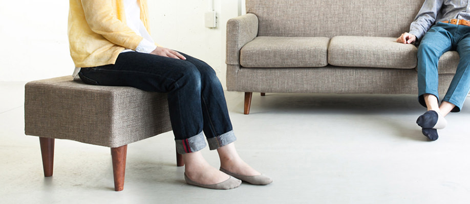 ソファとスツールの快適な組み合わせ | フランネルソファマガジン