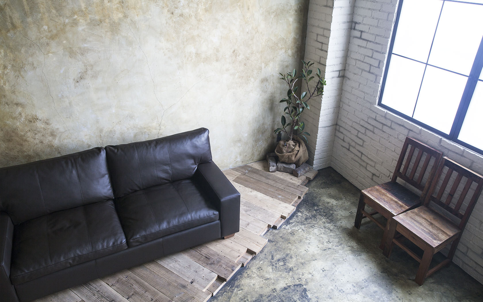 3人掛けの重厚感溢れる本革ソファ - GRAIN グレイン | ソファ専門店