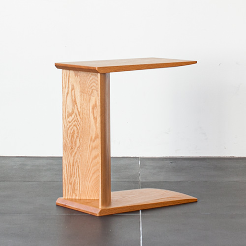 ブックシェルフとしても使用できるコの字デザインのBOOKマルチサイド