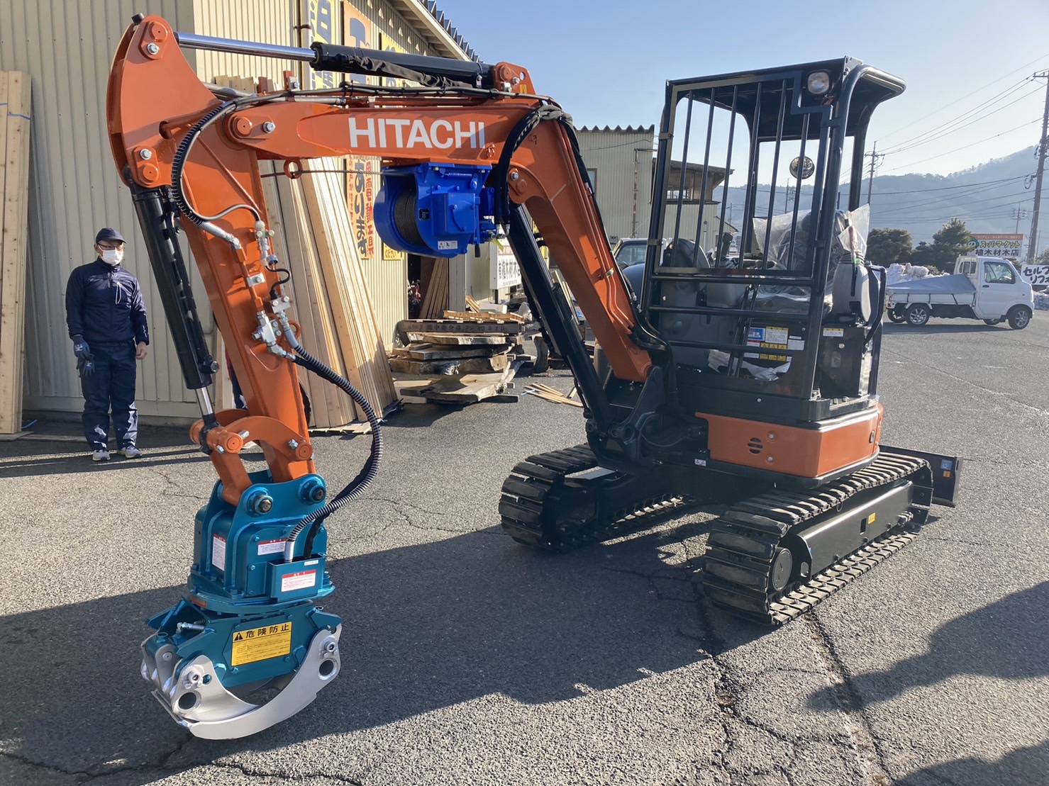 新車納入実績】日立建機ミニ油圧ショベル「ZX30U-5B」イワフジ