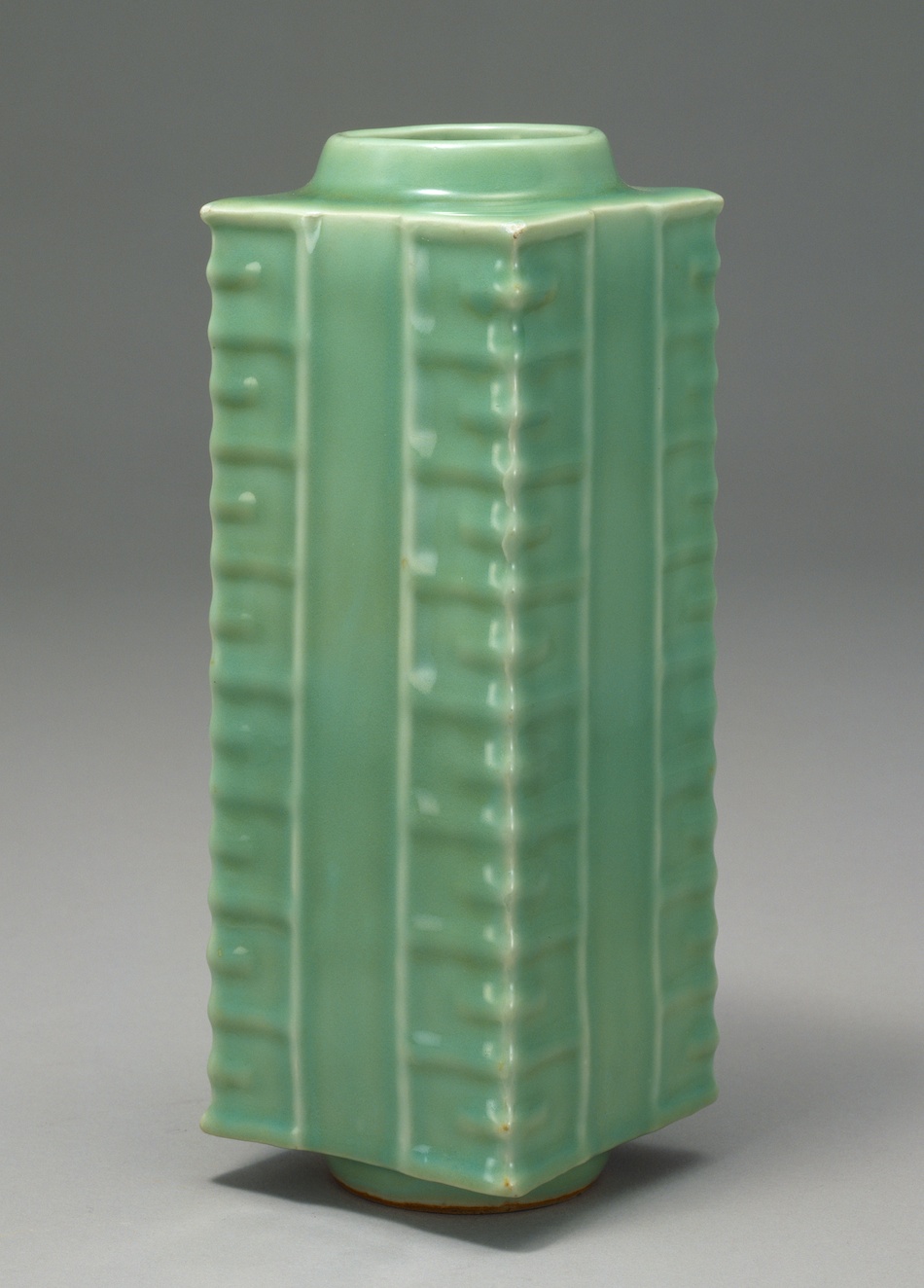 青磁琮形瓶 | 龍泉窯 | 収蔵品詳細 | 作品を知る | 東京富士美術館