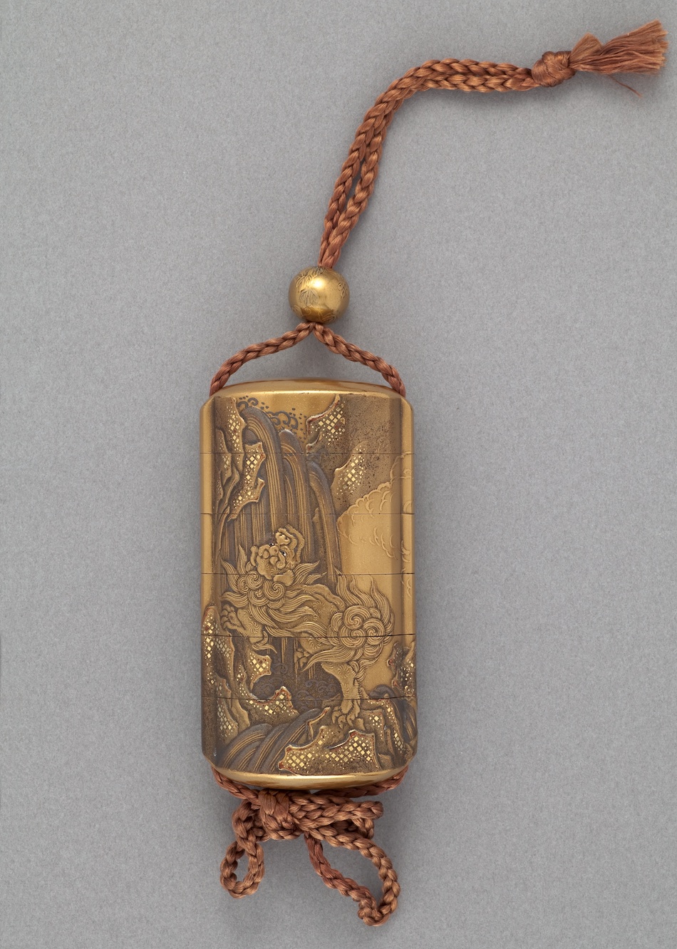 瀧獅子蒔絵印籠 銘 梶川作（栄） | 梶川 | 収蔵品詳細 | 作品を知る