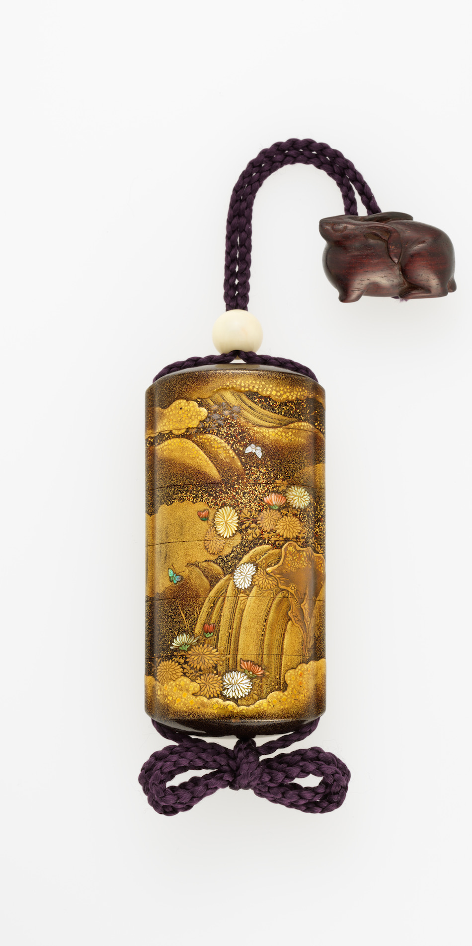 菊慈童蒔絵印籠 銘 梶川作（榮） | 梶川 | 収蔵品詳細 | 作品を知る