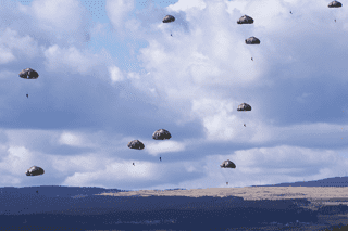 人員降下用｜ 救命胴衣・落下傘（パラシュート）の藤倉航装株式会社