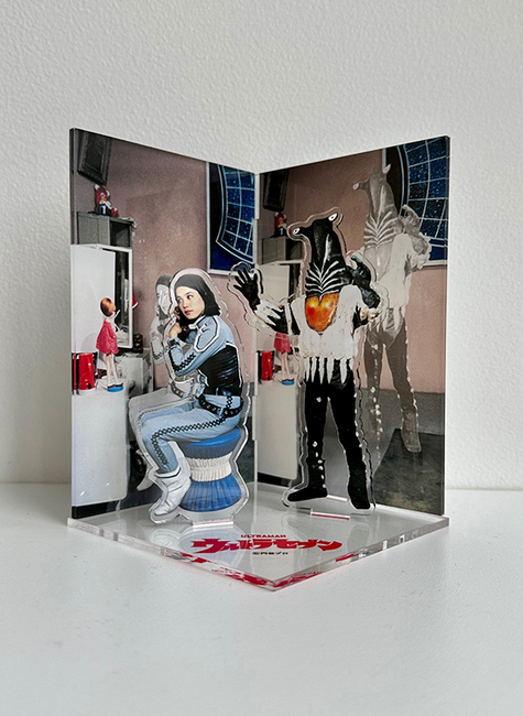 直筆サイン入り】ウルトラ警備隊・友里アンヌ隊員×台座付きアクリル