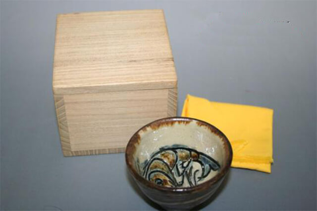 人間国宝】金城次郎の買取価格は？代表作品や高く売却するポイント