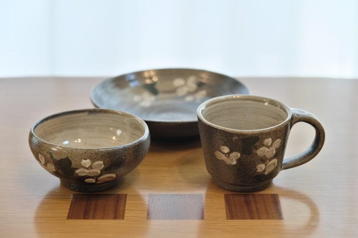 陶器と磁器の違いを徹底解説！特徴・見分け方と買取ポイントまで紹介