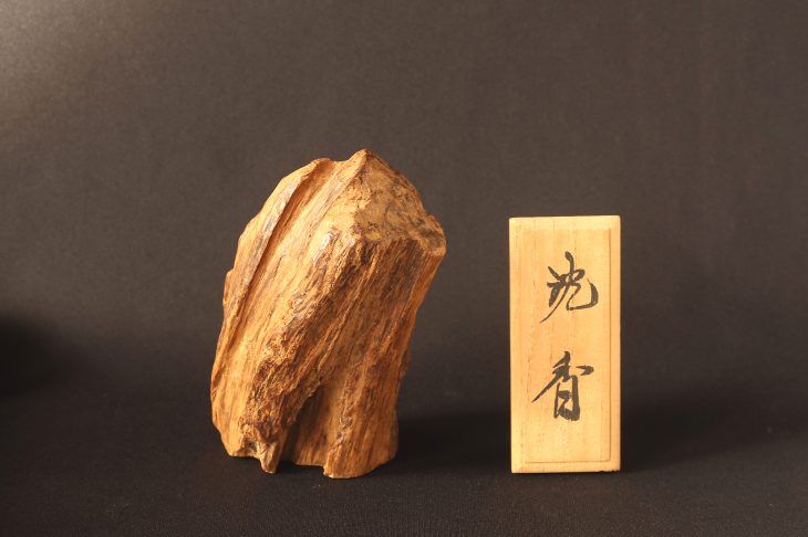 香木とは】伽羅・沈香・白檀の3大香木の違いと価値、専門家が教える