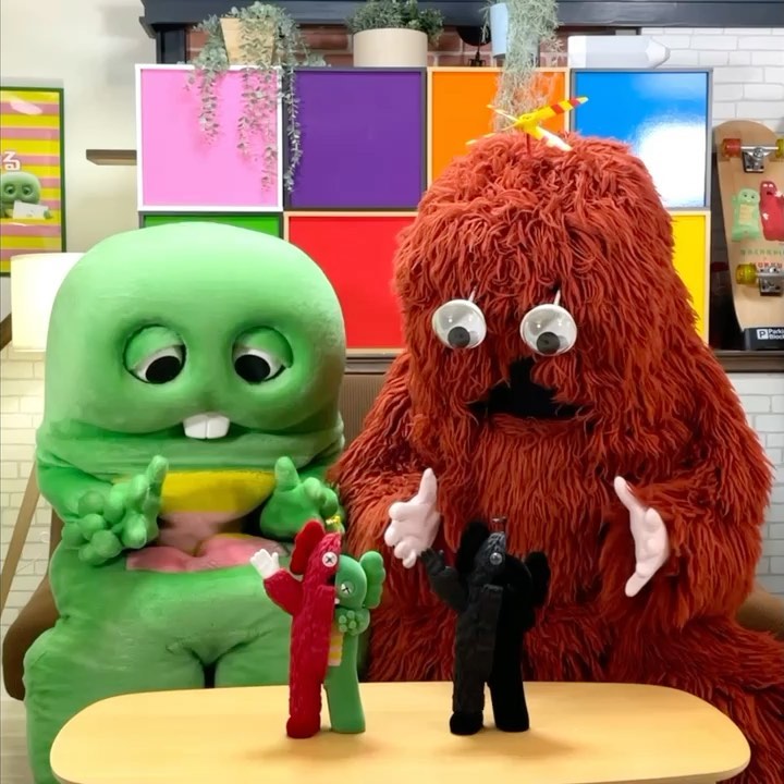 KAWS TOKYO FIRST × ガチャピン/ムック コラボフィギュア「KACHAMUKKU