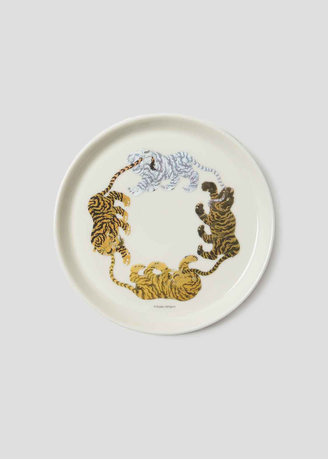 化け猫、妖怪、創造の生き物など、独特な世界観を繰り広げる絵描き