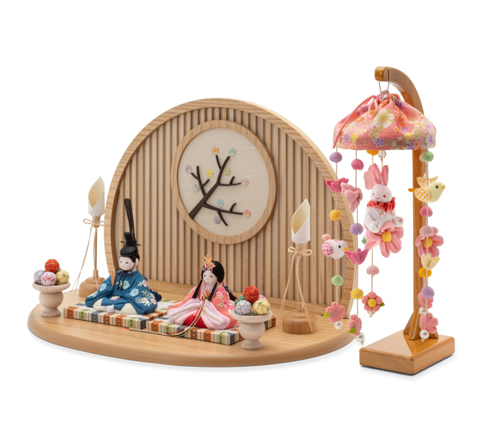 雛人形をより華やかに！「つるし飾り 」の魅力や飾り方、おすすめ商品