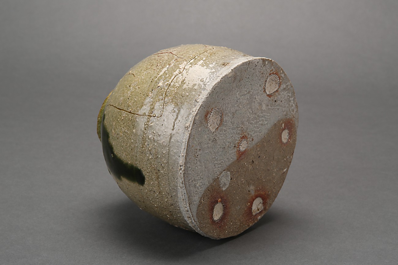 織部釣鐘形小壺 | 花器・壺 | ギャラリー器館