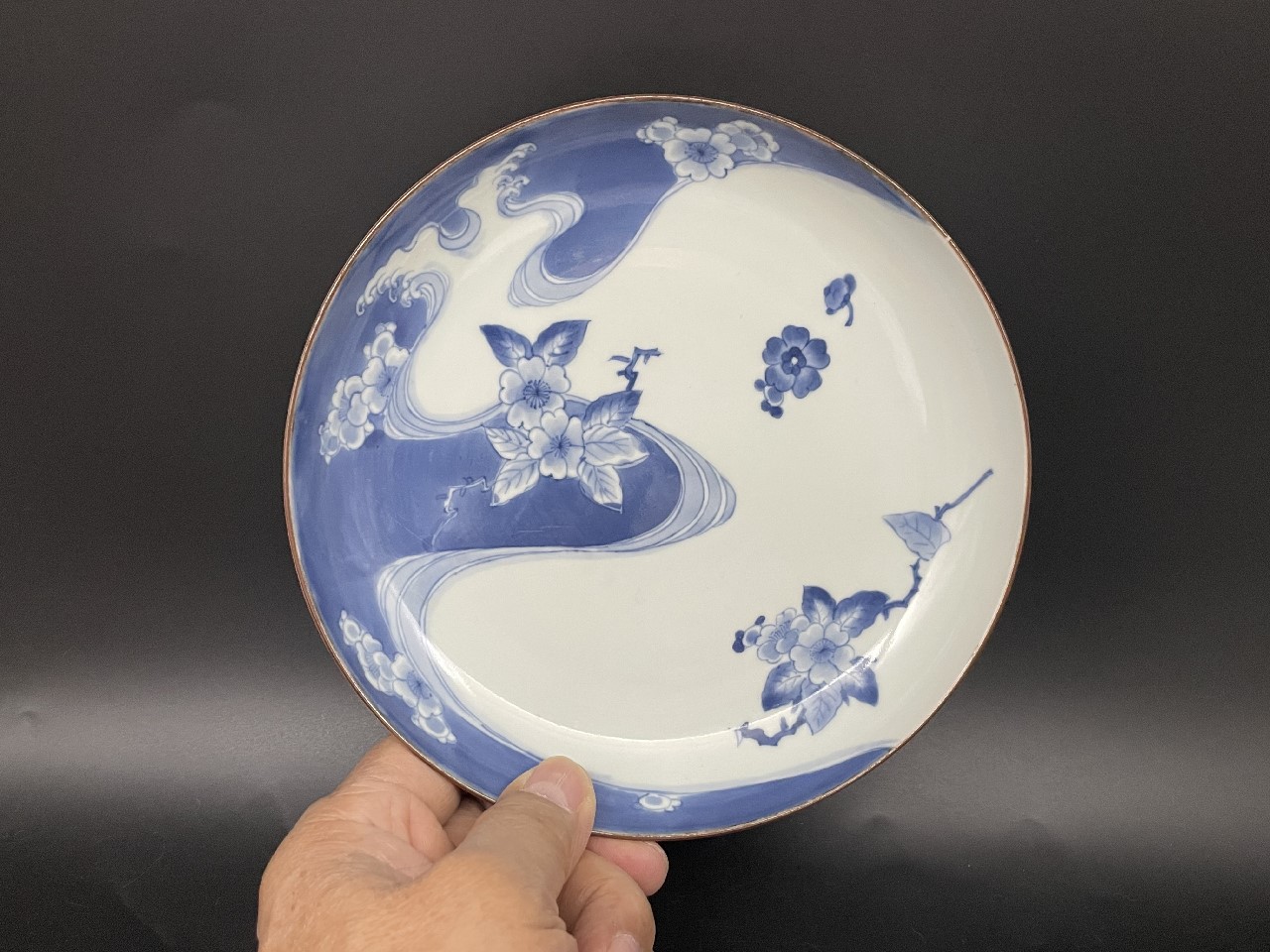 ギャラリー安原 / ご売約 藍柿右衛門 桜流水文中皿