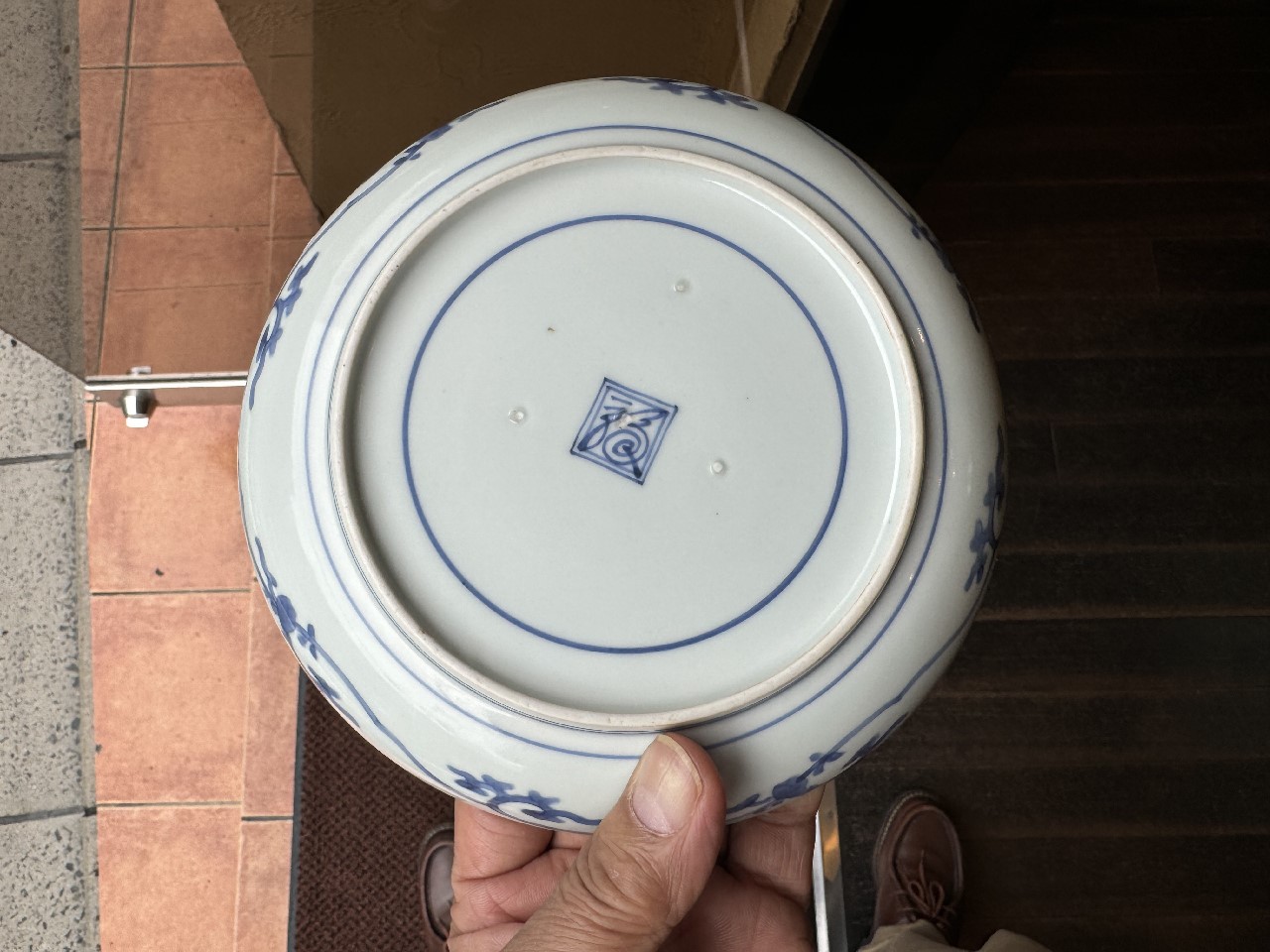 ギャラリー安原 / ご売約 藍柿右衛門 桜流水文中皿