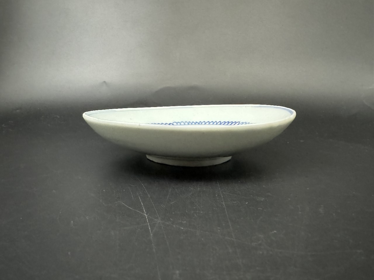 ギャラリー安原 / ご売約 初期伊万里 点描 半菊文皿