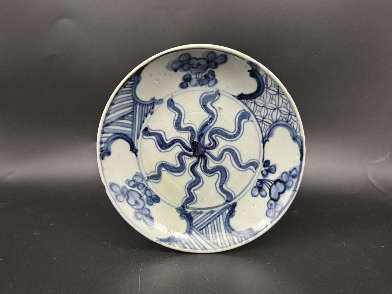 ギャラリー安原 / 初期伊万里 捻り花文皿