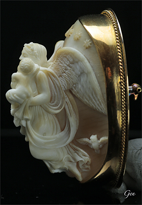 シェルカメオ 『夜の女神』 突起状｜アンティークジュエリー ルネサンス