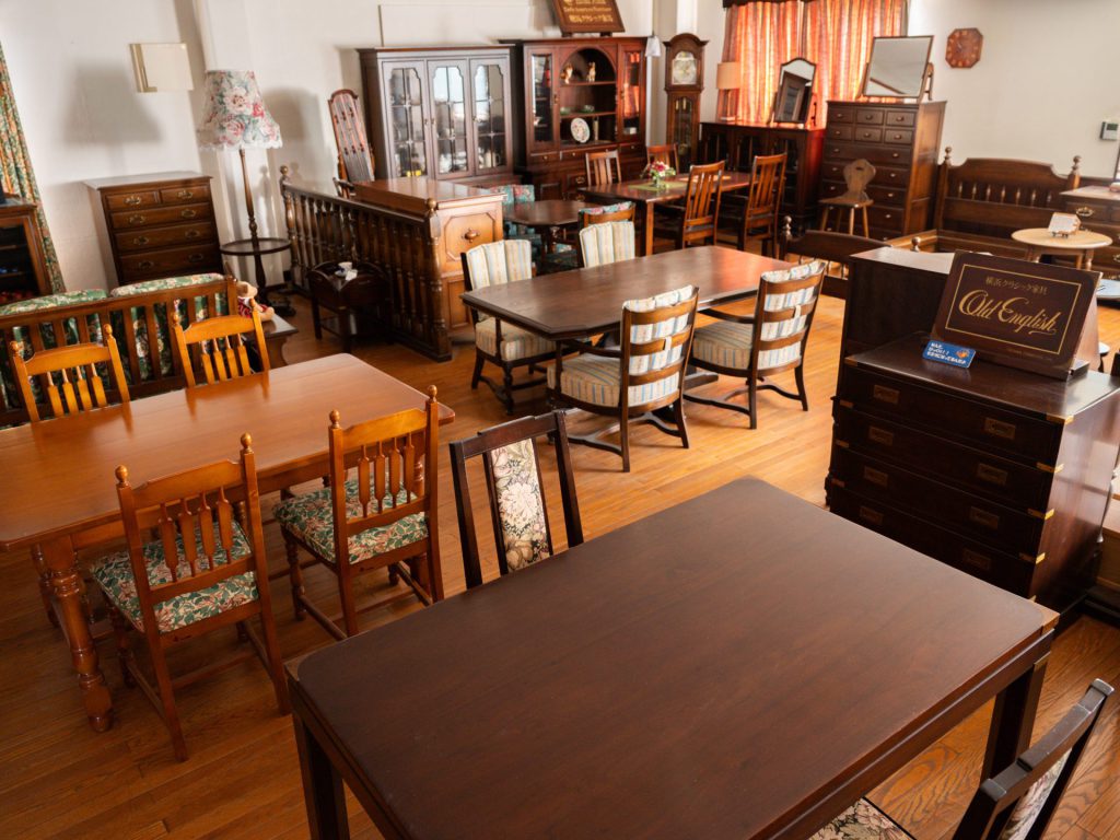 店舗の情報を見る | 横浜クラシック家具、無垢材家具の販売・修理店