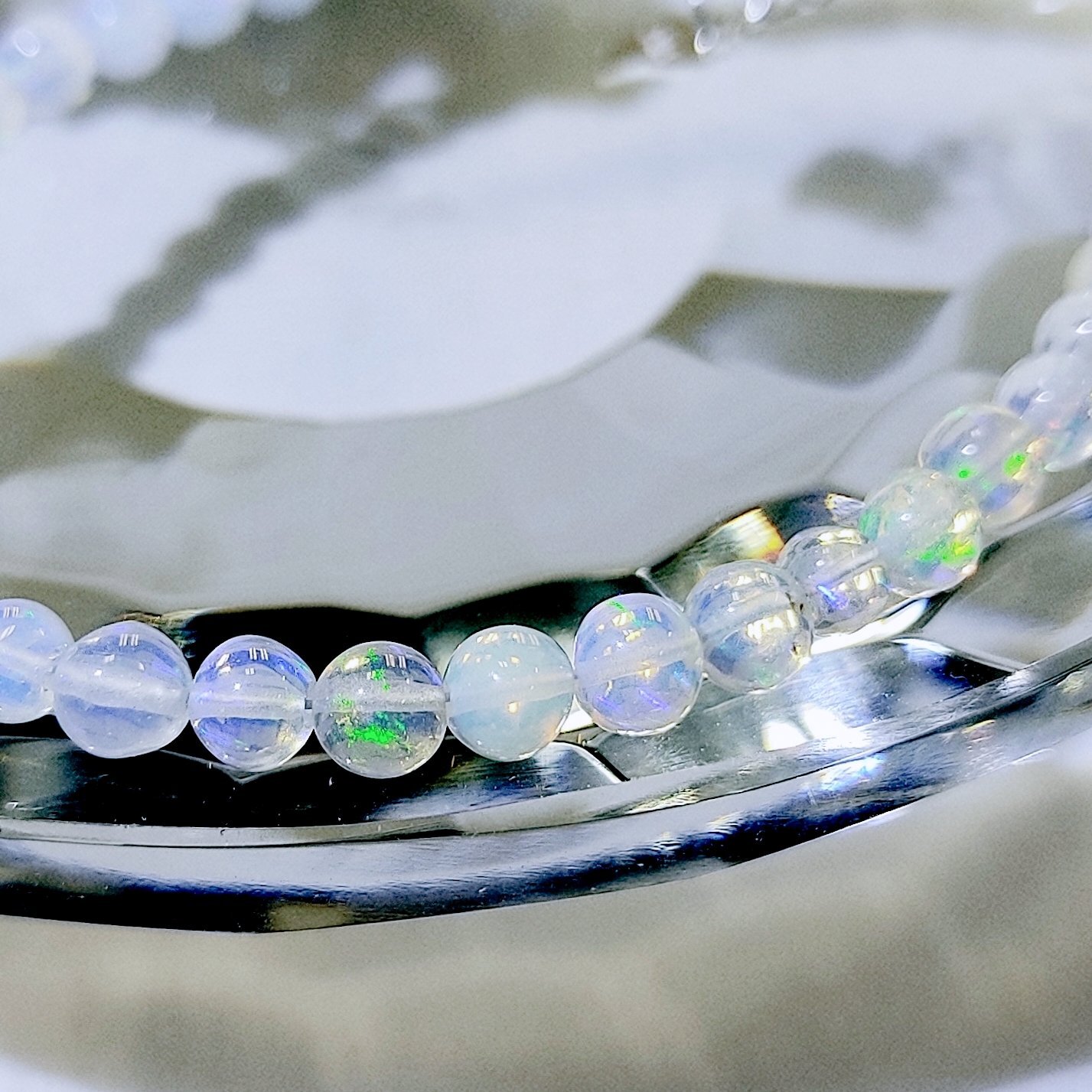 ☆送料無料☆ 美しい遊色効果が魅力！エチオピア産オパール4〜4.5mm