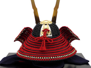 五月人形 兜 / 鈴甲子雄山 / 源頼朝 獅噛前立赤糸威 – 人形の鯉徳