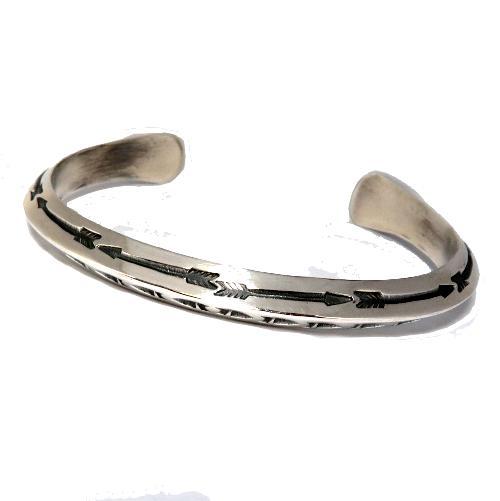 インディアンジュエリー バングル ナバホ族のブレスレット シルバー