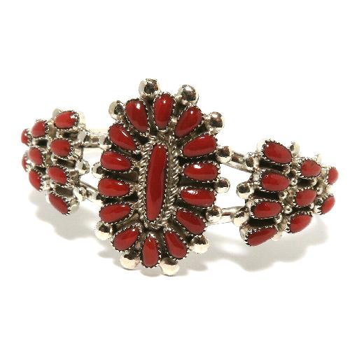 ズニ族製作のジュエリー