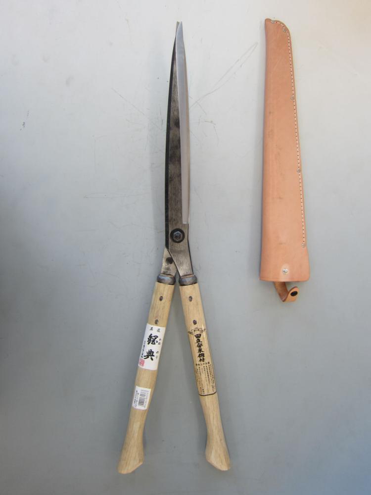 鋼典 刈込鋏 安来鋼付ネジ式トメ付 1尺樫 和釘打桂コブ柄 の通販