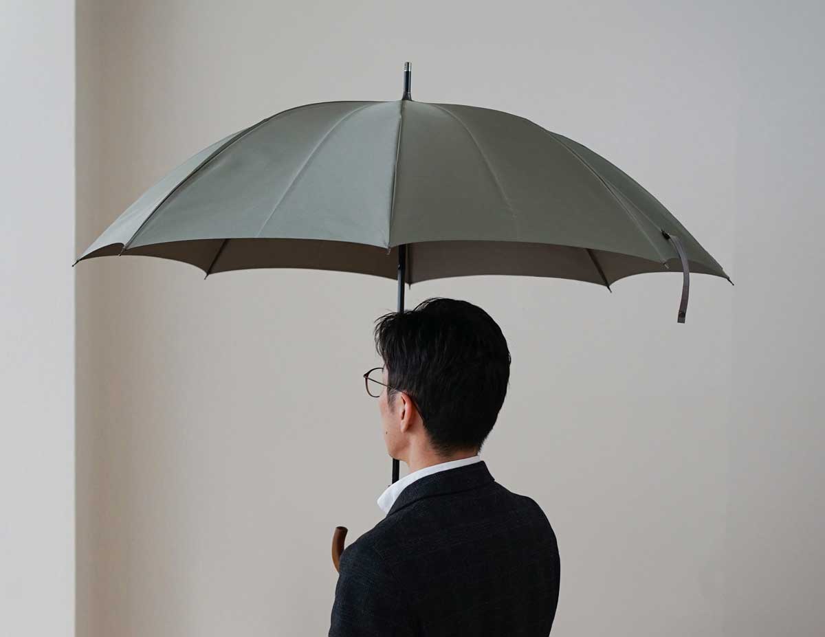 A stylish men's long umbrella with a two-color combination that is