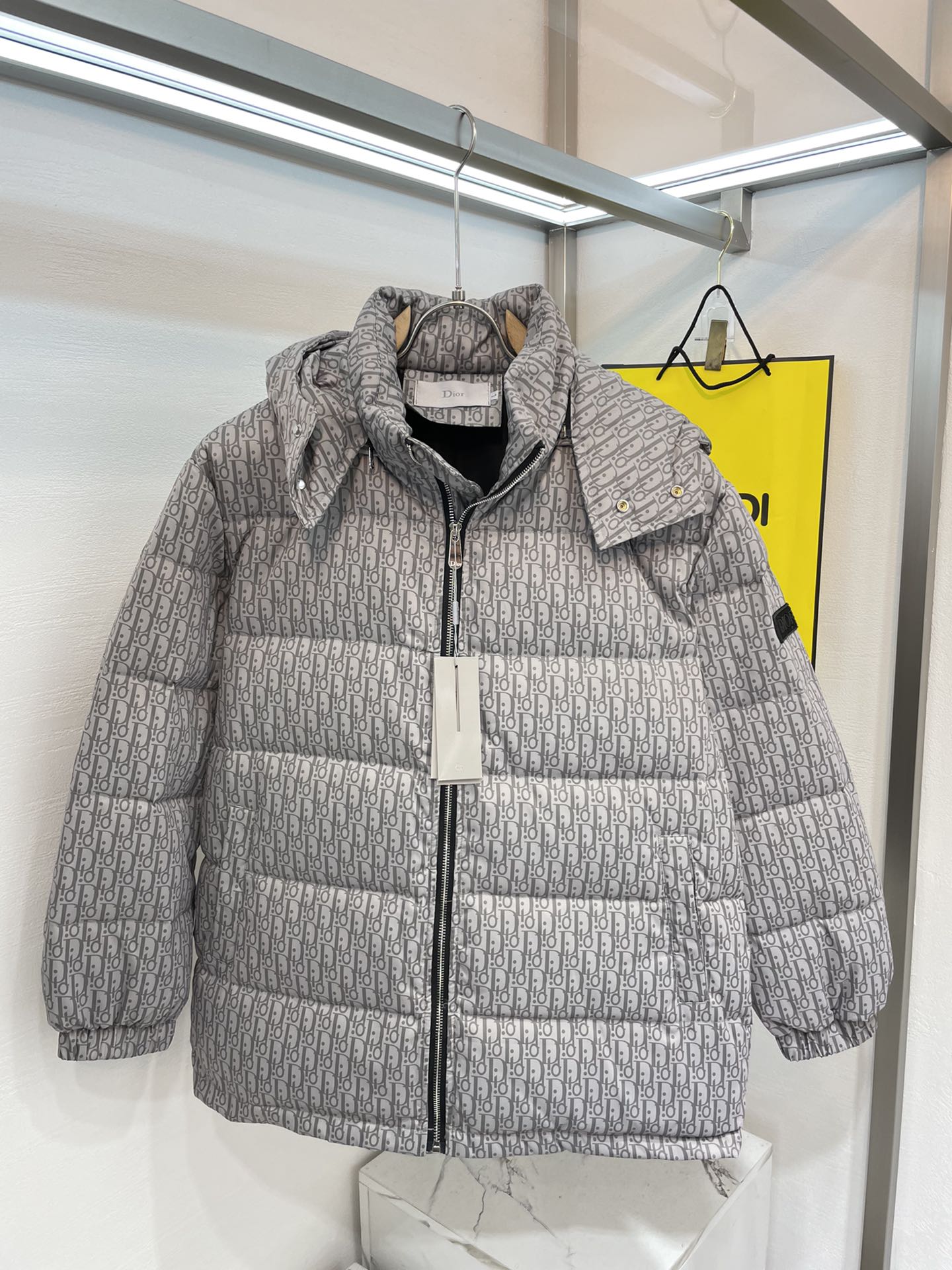 クリスチャン・ディオール ダウンジャケット コピー おしゃれ