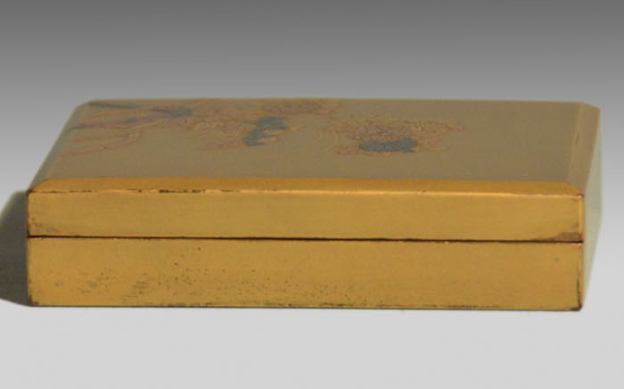 菊蒔絵 香合 長角 江戸中期頃 茶道具 金溜と内梨地 | 古美術ささき