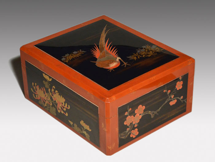 金鶏鳥に花蒔絵 料紙箱 手許箱 | 古美術ささき