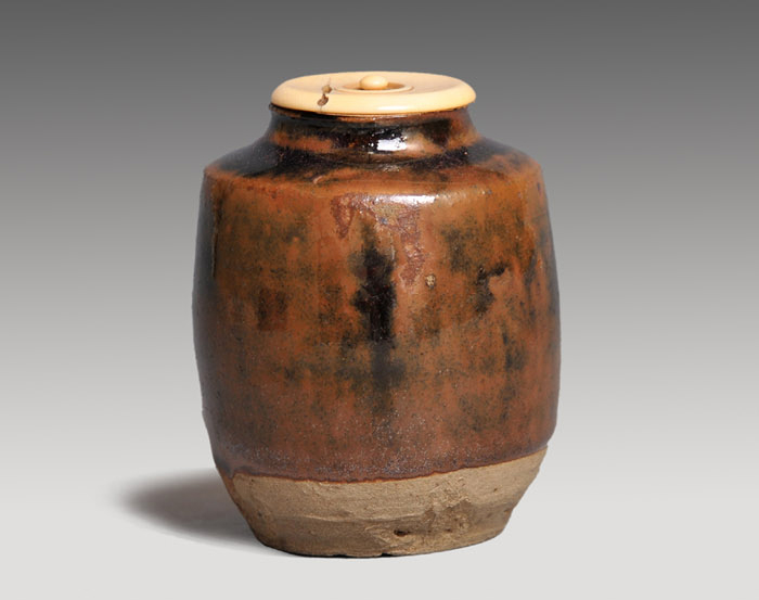 古瀬戸肩衝茶入 銘「閑居」 鵬雲斎箱書 | 古美術ささき