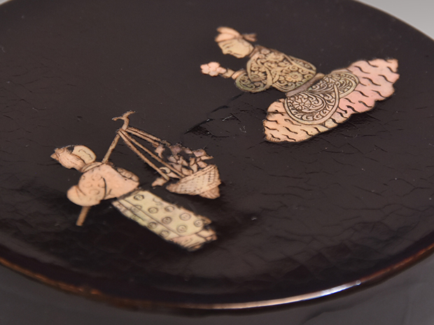 唐物青貝 一文字香合 人物図 明時代 久須見疎安箱書 | 古美術ささき