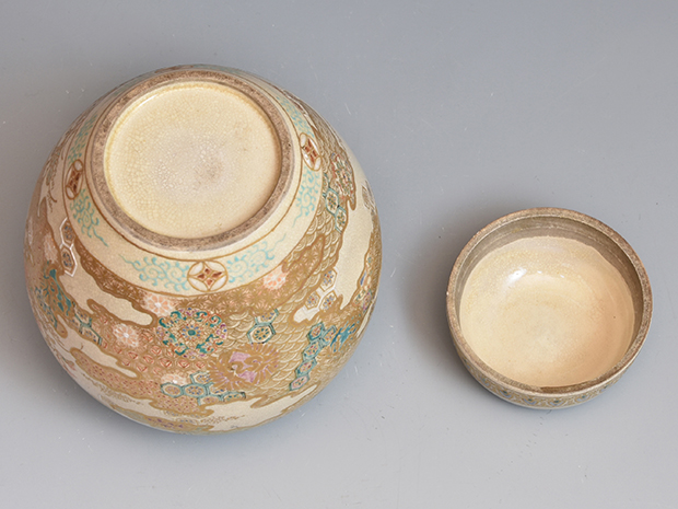 薩摩焼 金襴色絵 吉祥文小壺 銘「松浦」 明治時代 | 古美術ささき