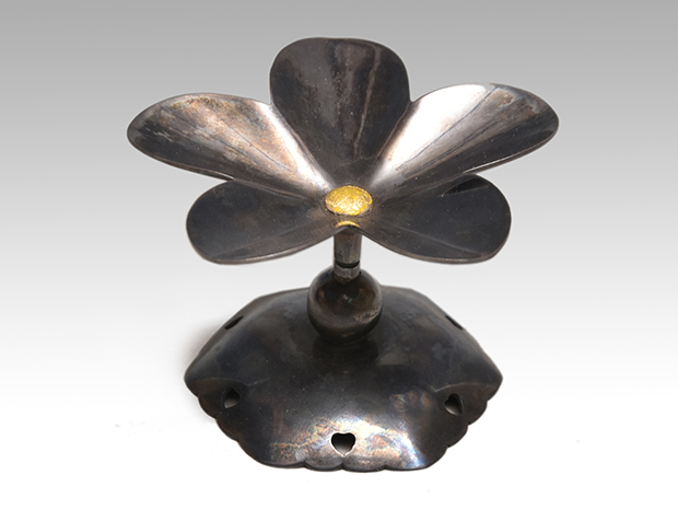 南鐐（純銀）つくばね蓋置 唐銅風炉師 藤井宗喜(作) 共箱 | 古美術ささき