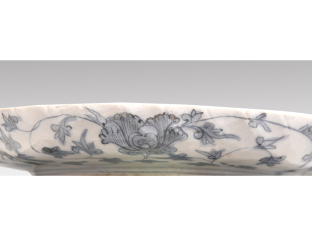 古九谷」金銀彩菊花芋葉文中皿 古九谷」金銀彩菊花芋葉文中皿 - メルカリ