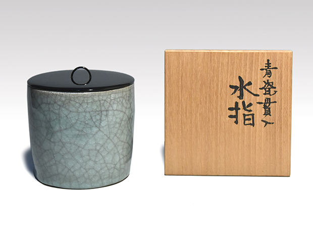 清水卯一（作） 青磁貫入水指 共箱 誂え蓋付 | 古美術ささき