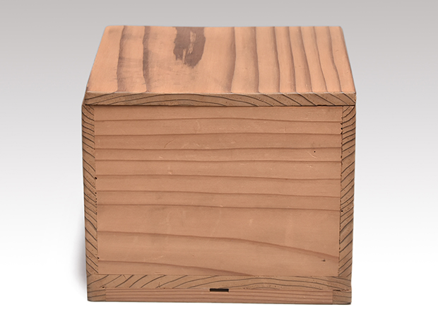 徳川家 三つ葉葵紋に牡丹唐草蒔絵蓋付椀 内銀張り 江戸中期頃 | 古美術