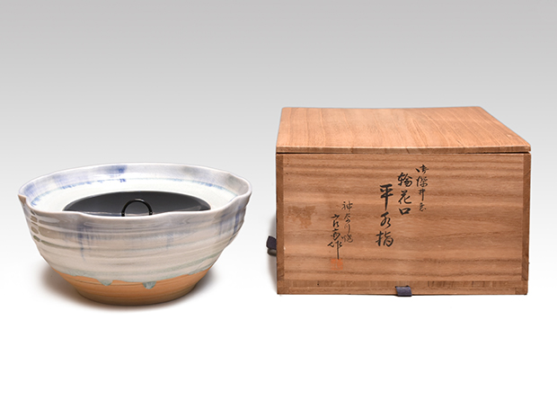 御深井写 輪花口 平水指 神奈川焼 井上良斎(作) 共箱 | 古美術ささき